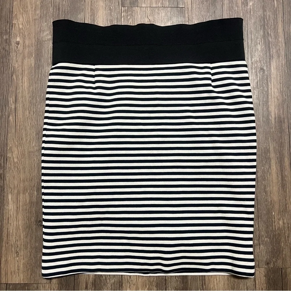 Akris Punto Knee Vtg Knee Length Black White striped Pencil Skirt Stretch Y2K 14 - Picture 3 of 11